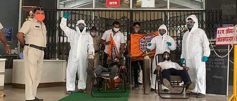 COVID-19: Maharashtra Navnirman Sena protests at Pimpri-Chinchwad Municipal Corporation building over shortage of hospital beds