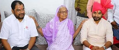 Hatkanangle MP Mane visits his opponent Raju Shetti