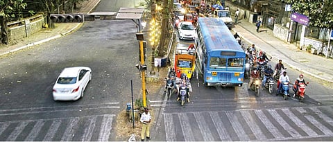 Pune Police hold two-way traffic plan on FC road