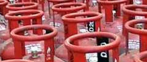 Pune: Khadki police seize 46 LPG cylinders; FIR against 4 for selling at higher price