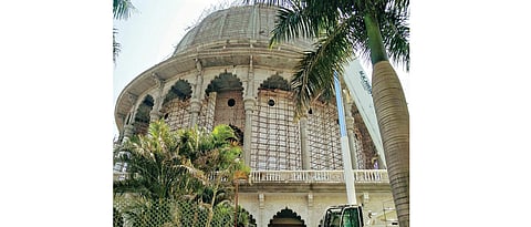 Library built in huge dome in Loni Kalbhor