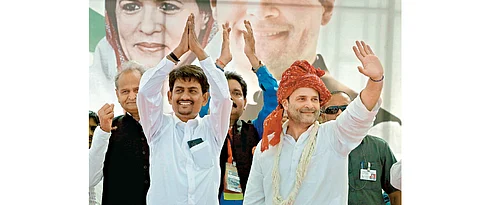 BJP, Cong lock horns in Gujrat