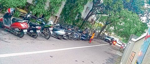 Poor street lighting in Erandwane affects residents