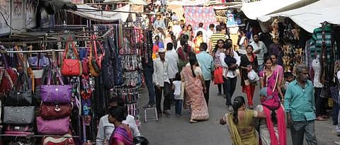 Pune: Crowds swell in marketplaces on eve of Ganesh Chaturthi