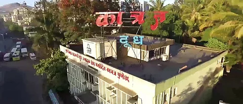 Katraj Dairy helps Aarey Milk in packaging