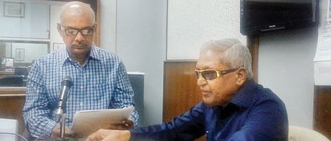 Visually impaired read news on Pune Akashvani