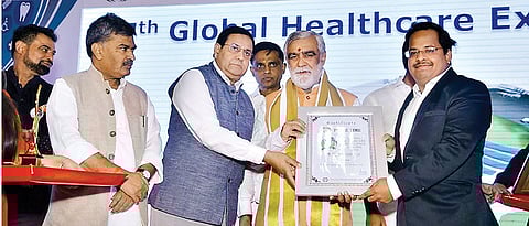Pune cancer surgeon Dr Shah receives national award