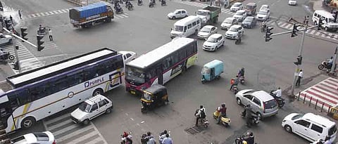Crackdown against vehicles obstructing traffic in city
