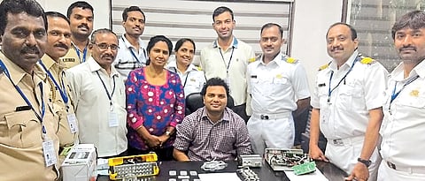 Customs officials nab passenger, aide at airport, seize gold worth Rs 1 crore
