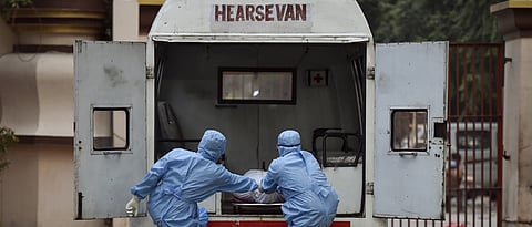 Kolkata: Dead body kept at home for 2 days due to COVID-19 norms