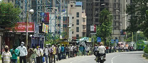 A long queue during the lockdown in India