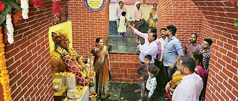 Tributes paid to Umaji Naik at Mamledar Kacheri on death anniversary