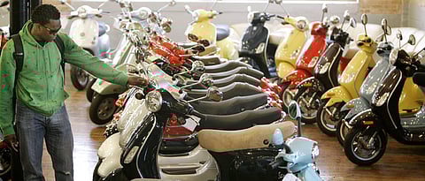 Vehicle dealers can't charge handling fee from customers