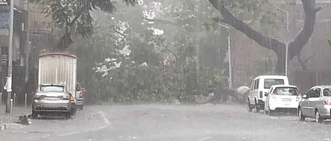 Pune witnesses strong winds and thunderstorms