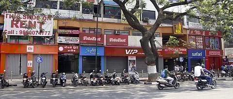 Coronavirus Pune: Merchants’ Association decide to keep non-essential shops closed