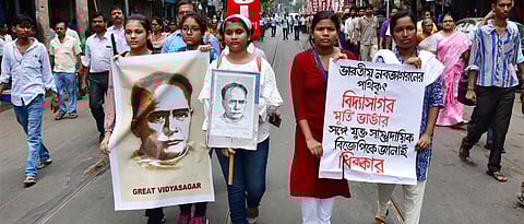 TMC alleges 'BJP goons' damaged Vidyasagar's statue; submits 'proof' to EC in support of its claim