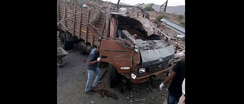17 dead, 15 injured in an accident at Khambatki Ghat