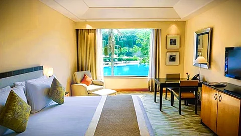 What is the best way to book a hotel for a beach vacation?