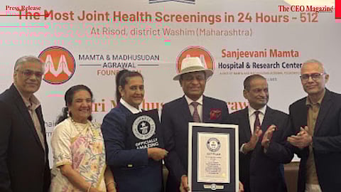 (L-R) Dr. Narayan Khandelwal, Smt. Mamta Madhusudan Agrawal, Ms. Sonia Ushirogochi, Shri Madhusudan Agrawal, Shri. Mannalal Agrawal, Shri. Chetan Mehrotra