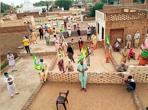 Farmers, students, employees protest from their rooftops