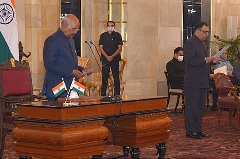President Kovind swears in Yashvardhan Sinha as CIC