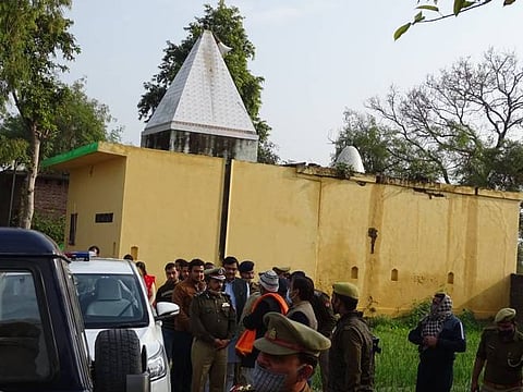 Police officials inquire about the gang rape and death of an Anganwadi worker in the Ughaiti area of Uttar Pradesh’s Budaun district on January 6, 2021. Courtesy: Twitter