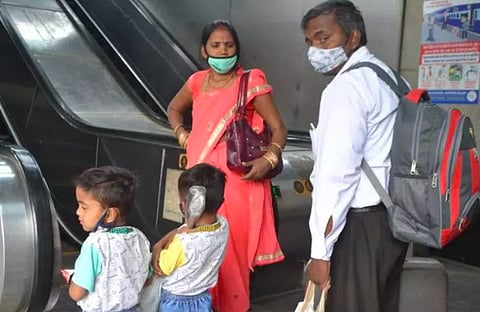 COVID-19 Ravages India: Migrant Workers Continue to Leave City, Informal Sector Faces Threat