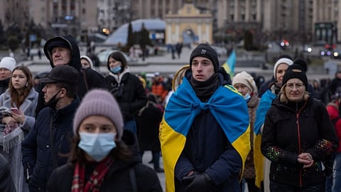 KYIV, UKRAINE - FEBRUARY 20: People sing the Ukrainian national anthem during a rally in support of Ukraine held during Maidan Revolution commemoration ceremonies on February 20, 2022 in Kyiv, Ukraine. In February 2014, the months-long Euromaidan protests culminated in violent clashes between protesters and riot police, leading to the deaths of over 100 people and the ousting of president Viktor Yanukovych, who had sparked the protests by rejecting a pact with the European Union in favor of closer ties with Russia. Eight years later, the country again finds itself at center stage in the geopolitical tussle between Russia and the West. (Photo by Chris McGrath/Getty Images)