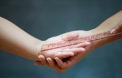 बीएचयू में दलित छात्र को पैर छूने पर मजबूर किया, विरोध पर की पिटाई