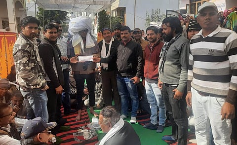 रजत ने पिता की मृत्यु भोज न कर भोज पर खर्च होने वाली अनुमानित राशि समाज हित में दिया दान