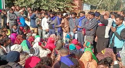 भीम आर्मी सहित आजाद समाज पार्टी व अन्य बहुजन संगठनों ने पीड़ित परिवार के साथ भरतपुर जिला मुख्यालय पर प्रदर्शन किया।