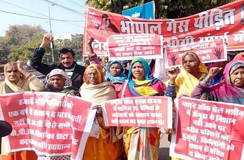 भोपाल गैस पीड़ितों ने किया प्रदर्शन