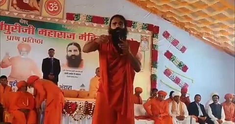 बाबा रामदेव धर्म सभा को संबोधित करते हुए