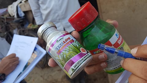 खेतों में उगाई जा रही फसलों और फल-सब्जियां पर अनियंत्रित रूप से कीटनाशक केमिकल्स का हो रहा इस्तेमाल