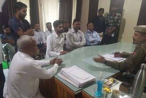 सरदारशहर सीआई को मुख्यमंत्री के नाम का ज्ञापन देकर ऐसी वारदातों पर अंकुश लगाने की मांग की गई