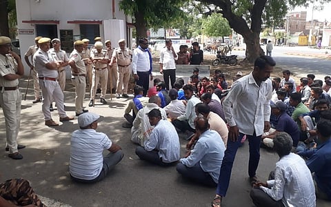 राजस्थान: बाबा साहब का होर्डिंग फाड़ा, भीम आर्मी जिलाध्यक्ष को पीटा