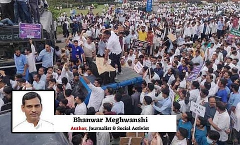 चिकित्सक सरकार को कर रहे ब्लैकमेल