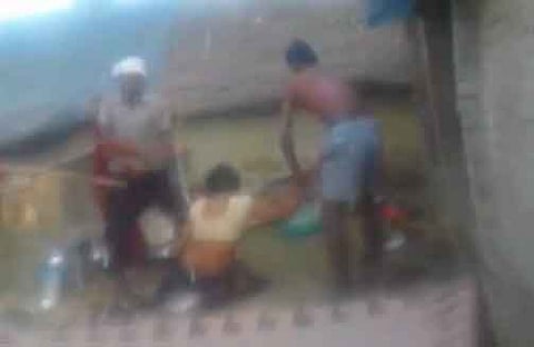 "दलित होकर मेरे बराबर मकान कैसे बना रहे" — मकान बनाने पर महिला की लाठी-डंडों से पिटाई