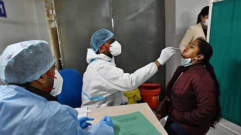 देश में कोरोना का कहर: पिछले 24 घंटों में 7 हजार 633 मामले सामने आए, इन राज्यों में बढ़ रही संक्रमितों की संख्या