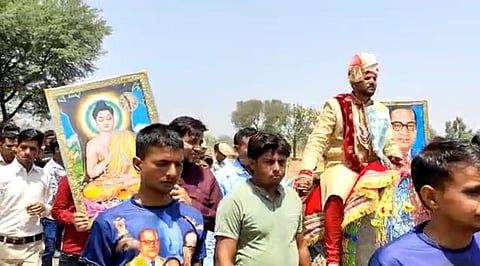 राजस्थान: अलवर के तिलकपुरा गांव में पहली बार दलित दूल्हा घोड़ी चढ़ा