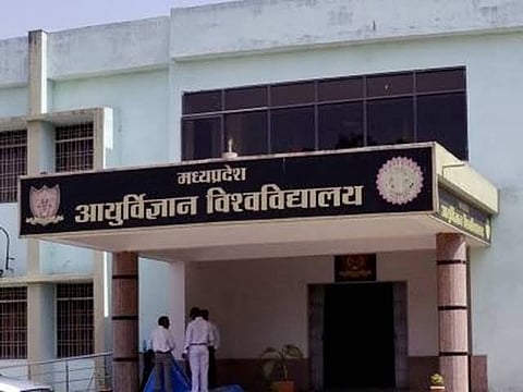 मध्य प्रदेश: MBBS हिंदी पाठ्यक्रम में नहीं रुचि, छात्रों ने एमपी सरकारी की महात्वाकांक्षी योजना को नकारा