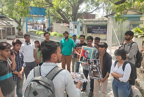 दिल्ली: एयूडी प्रशासन पर अंबेडकरवादी छात्र मंच का आरोप, अंबेडकर जयंती आयोजन के पोस्टर फाड़कर कूड़ेदान में फेंके