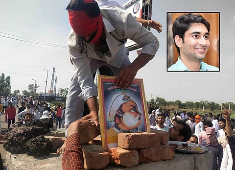 विवादित स्थल पर महाराजा सूरजमल की प्रतिमा लगाता युवक, और आरोपी अनिरुद्ध सिंह की फोटो (दाहिने)