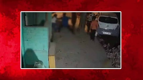 दिल्ली नाबालिग मर्डर केस: पास से गुजरते लोग बचा सकते थे लड़की की जान, कर्ज लेकर पिता ने किया अंतिम संस्कार