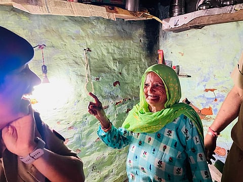 उत्तर प्रदेश: ईद में मुस्लिम महिला के घर बिजली कनेक्शन करवाकर इस महिला आईपीएस ने घर को किया रौशन
