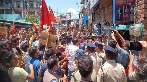 उत्तराखंड: कल होगी उत्तरकाशी में महापंचायत, शहर में तनाव का माहौल