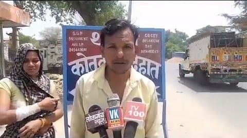 पीड़ित युवक पत्नी के साथ।