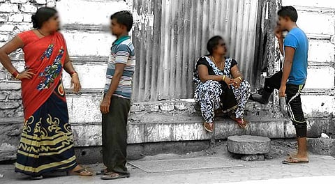 इंटरनेशनल सेक्स वर्कर डे: भारत में 66 हजार करोड़ का है जिस्मफरोशी का कारोबार, 30 लाख महिलाएं चंगुल में..