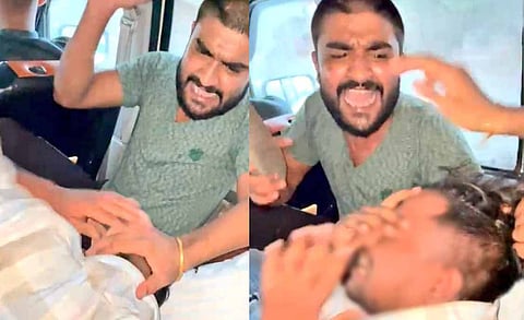 मध्य प्रदेश: मुस्लिम युवक का अपहरण कर पिटाई, तलवे चटवाए