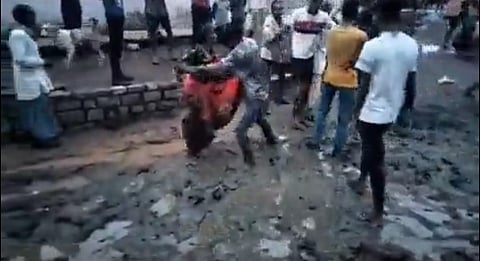 मध्यप्रदेश. वायरल वीडियो में दलित महिला सरपंच से मारपीट करते नजर आ रहे आरोपी।